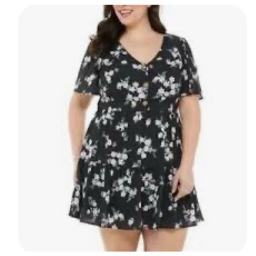 Evri Babydoll Blouse Women 2X Plus Black White Floral Short Sleeve Tiered V-Neck